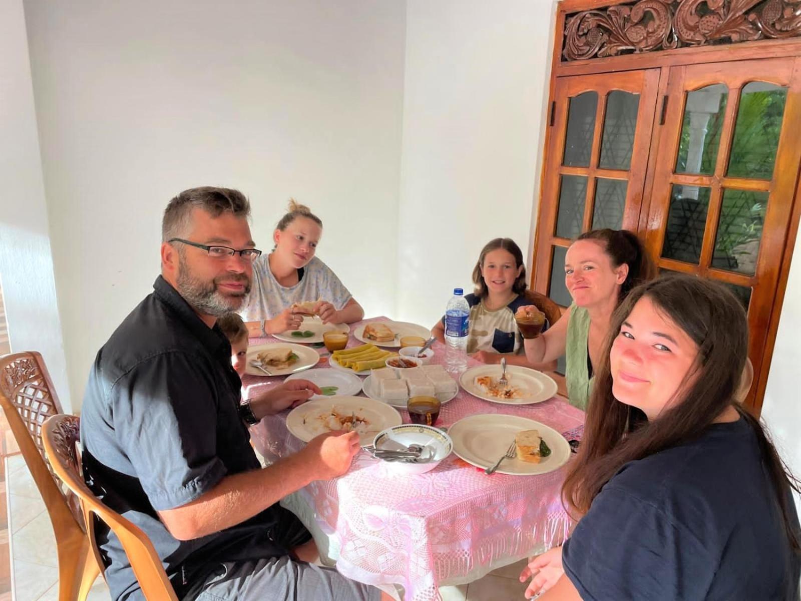 אנוראדפורה Grand Refuge Holiday Rooms מראה חיצוני תמונה